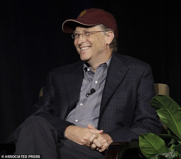 Bức ảnh tỷ phú Bill Gates đứng xếp hàng tại quán ăn chờ đến lượt gây bão mạng xã hội - Ảnh 2.