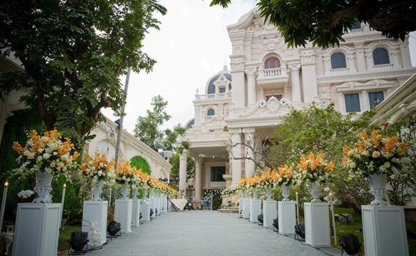Đám cưới tại lâu đài trăm tỷ, rước dâu bằng Rolls-Royce và máy bay: Nam Định xứng đáng đứng đầu về độ chịu chơi tổ chức đám cưới - Ảnh 26.