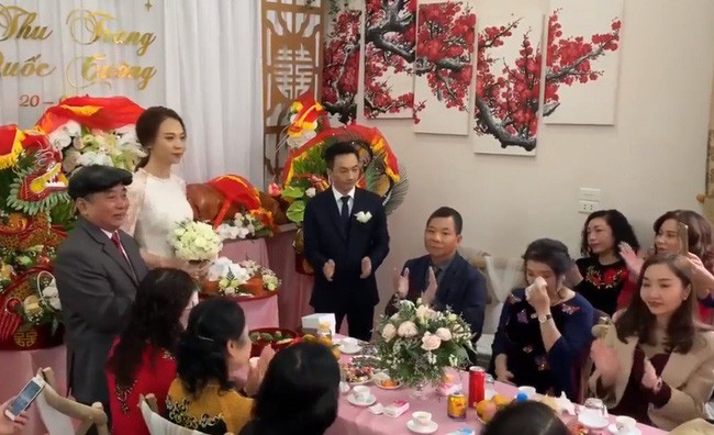 Cận cảnh hình ảnh người đàn bà thép Như Loan - mẹ ruột Cường Đô La khóc trong lễ hỏi cưới Đàm Thu Trang - Ảnh 2.