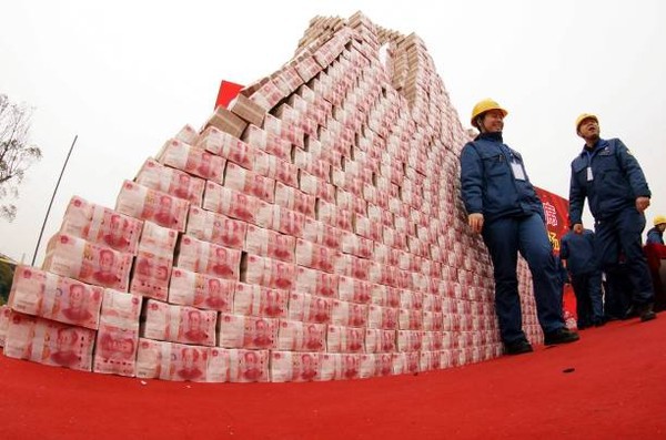 Choáng với núi tiền thưởng cuối năm chất cao hơn người ở Trung Quốc - Ảnh 5.