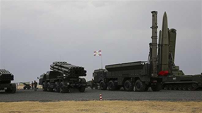 [ẢNH] S-300 Ukraine bất lực khi hàng trăm tên lửa Iskander Nga áp sát biên giới? - Ảnh 1.