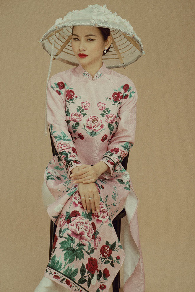Á hậu Thanh Trang cá tính khi diện áo dài cách tân - Ảnh 4.