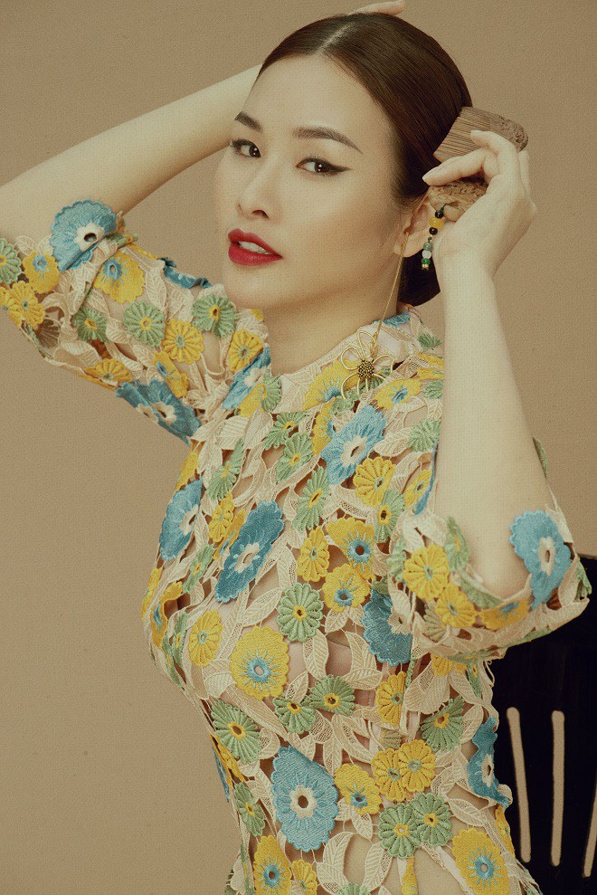 Á hậu Thanh Trang cá tính khi diện áo dài cách tân - Ảnh 2.