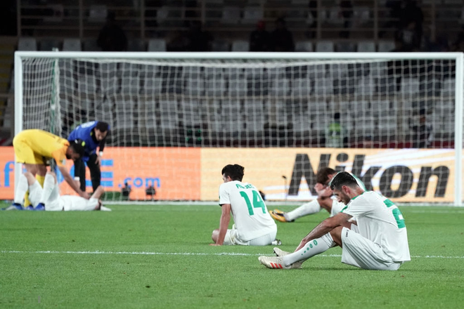 Siêu tiền vệ tuyển Iraq từng khiến fan Việt nể phục bật khóc cay đắng trên sân vì dính chấn thương nặng - Ảnh 8.