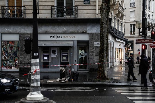 Pháp: Thong dong cướp ngân hàng cách dinh tổng thống chưa đầy 200 m - Ảnh 1.