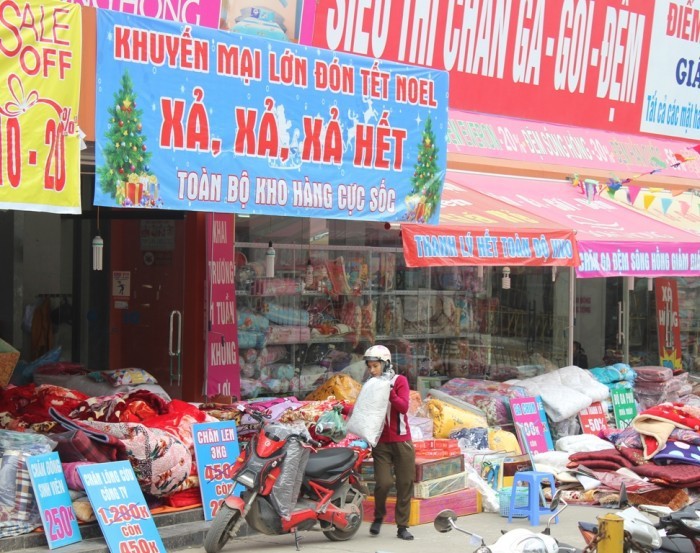 Áo ấm chân dài, bán cả nhà cả cửa và những biển xả hàng cuối năm khiến thượng đế bật cười - Ảnh 7. Áo ấm chân dài, bán cả nhà cả cửa và những biển xả hàng cuối năm khiến thượng đế bật cười - Ảnh 7.