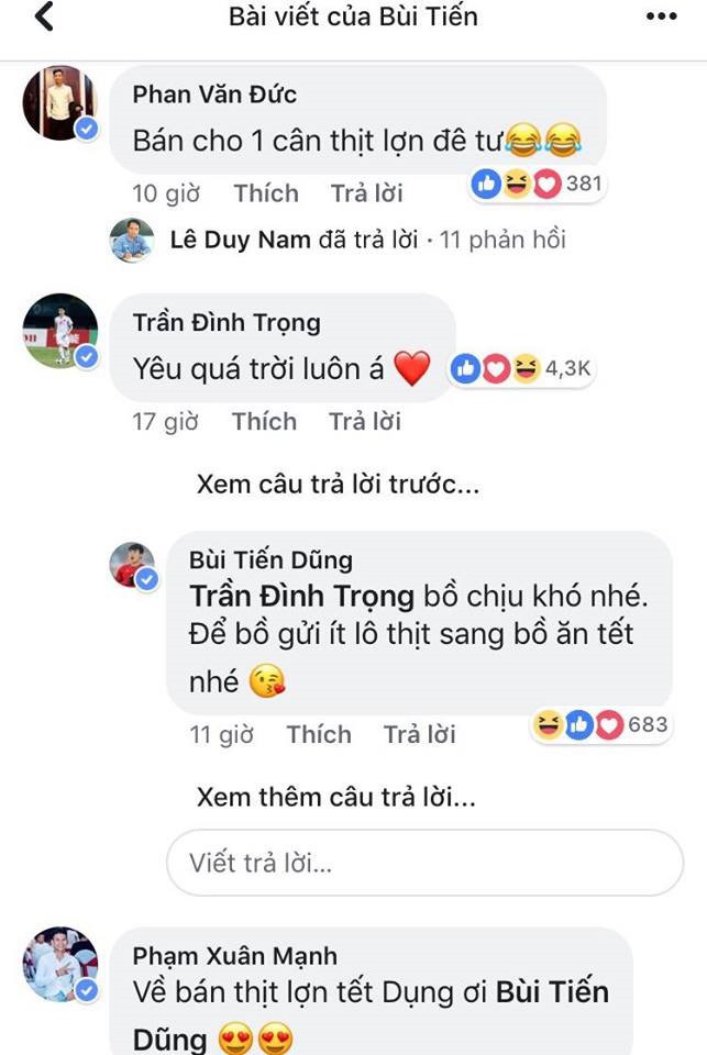 Chia tay Asian Cup, trung vệ Bùi Tiến Dũng về nhà bán thịt lợn cho mẹ - Ảnh 2.