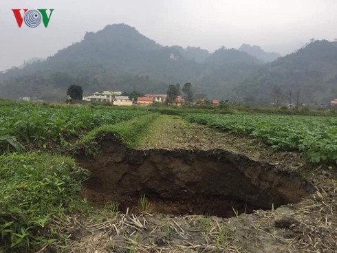 Tiếp tục xuất hiện hố sụt lún lớn tại huyện Chợ Đồn, Bắc Kạn - Ảnh 2.