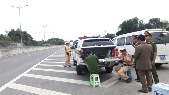 Bị phát hiện dương tính với ma túy, tài xế xe khách nói que thử hư - Ảnh 1.