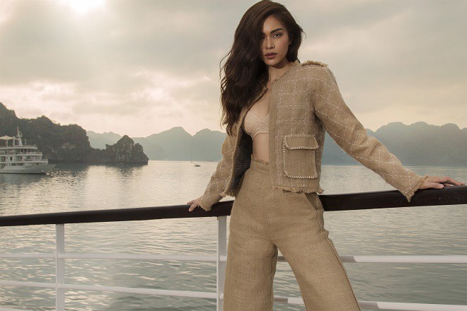 Á hậu Hoàn vũ Việt Nam 2017 diện đồ mỏng, sexy trên du thuyền 5 sao - Ảnh 1.