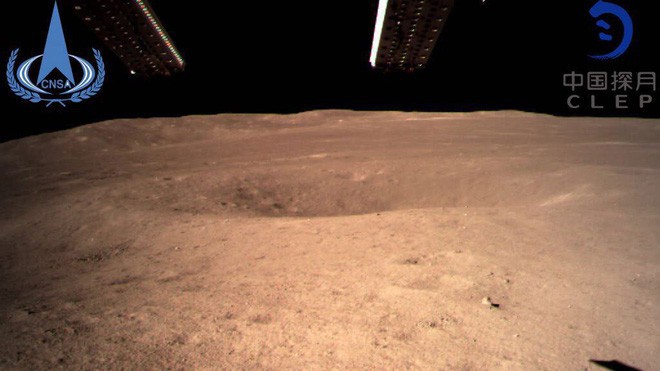 Đây là tấm ảnh đầu tiên chụp vùng tối của Mặt Trăng, sáng sủa hơn hẳn tên gọi của nó - Ảnh 1.