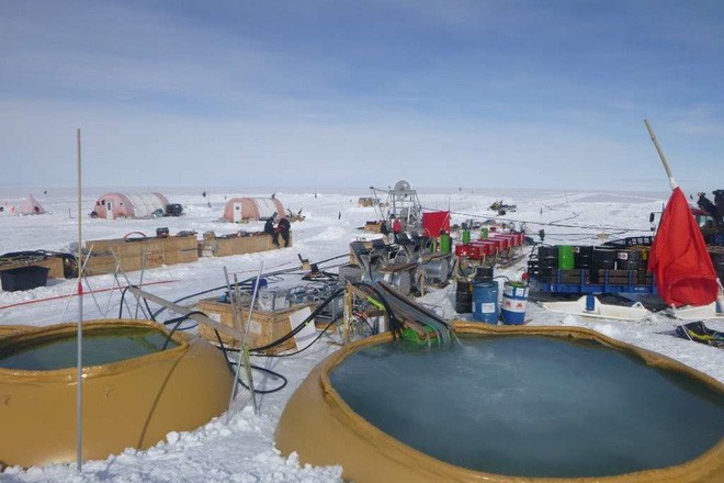 Dùng khoan nước nóng, các nhà khoa học khoan được hố sâu kỷ lục tại Nam Cực: Tận 2.152 mét! - Ảnh 1.