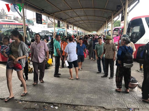 5 bến xe ở Hà Nội “cõng” cả triệu khách về đón Xuân - Ảnh 4.