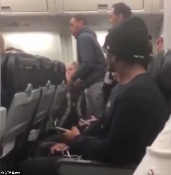 Say xỉn làm loạn khiến máy bay chuyển hướng, hành khách bị phạt 20.000 USD - Ảnh 1.