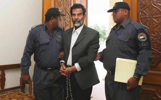 Những bí mật lần đầu được tiết lộ về bản án tử hình Tổng thống Iraq Saddam Hussein - Ảnh 2.