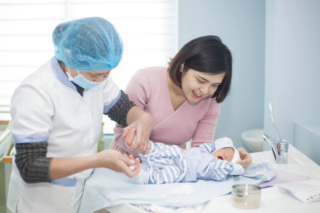 Chị Kính Hồng chính thức gia nhập team bỉm sữa, mới sinh con 1 tuần đã tái xuất với thần thái rạng rỡ - Ảnh 2.