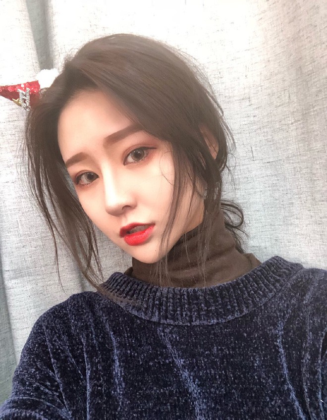 Lỡ tay tắt nhầm filter làm đẹp lúc livestream, hot girl Trung Quốc mất hơn trăm ngàn lượt follow vì để lộ nhan sắc thật - Ảnh 3.