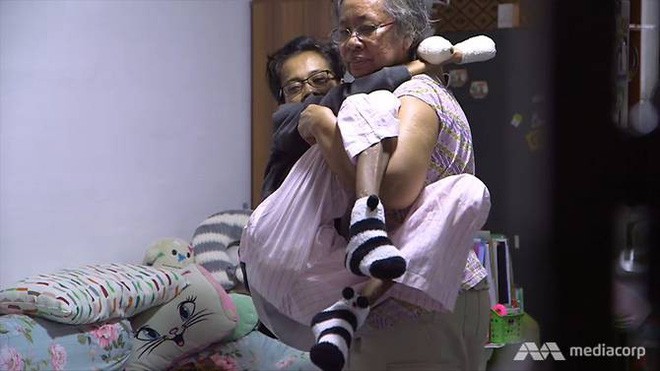 Người mẹ Singapore mất đi ngón tay ngón chân do căn bệnh lạ, nhưng không bao giờ đánh mất ý chí sống vì con mình - Ảnh 2.