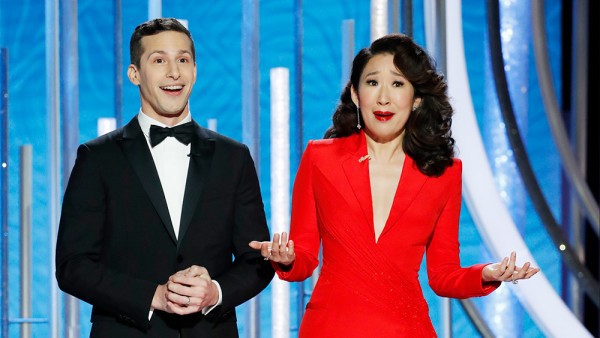 Quả Cầu Vàng 2019: Sarah Oh rùng mình khi làm MC, bị đồng đội Andy Samberg đọc lộn lời thoại - Ảnh 5.