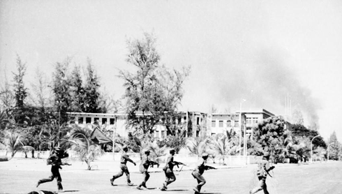 Thủ đoạn duy nhất của Khmer Đỏ là mệnh lệnh của “Angkar” và súng AK-47 - Ảnh 7.