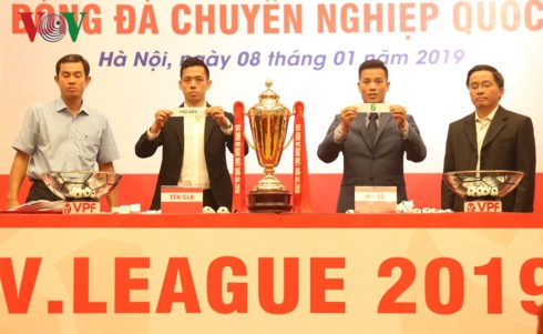 ĐKVĐ Hà Nội đụng độ Than Quảng Ninh ở lượt trận đầu tiên V-League 2019 - Ảnh 1.