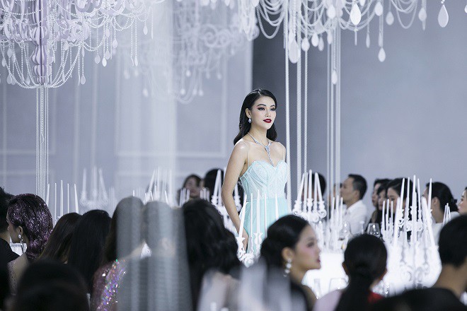 Mai Phương Thúy, Hồ Ngọc Hà quá sexy trên sàn catwalk - Ảnh 8.