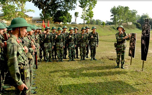 Trên bãi tập ở Trung đoàn Sông Lô - Ảnh 4.