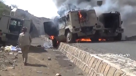 Houthi dùng tuyệt chiêu gì để bắt sống 2.000 lính và hàng trăm thiết giáp triệu USD Saudi? - Ảnh 2.