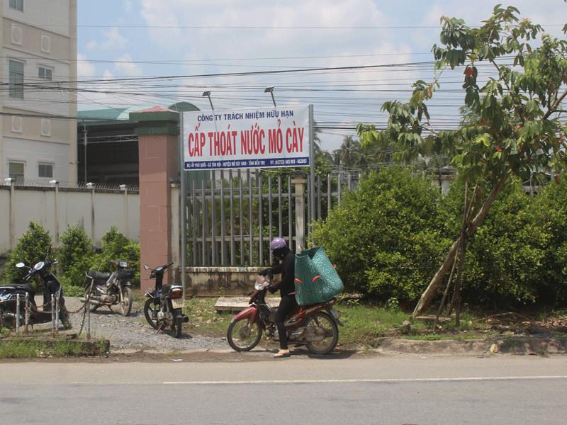 Sửa máy bơm, 5 công nhân bị điện giật thương vong - Ảnh 2.