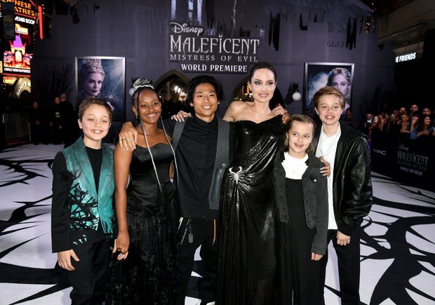 Thảm đỏ Maleficent 2: 5 người con lớn phổng phao bên Angelina Jolie, Elle Fanning lộng lẫy như công chúa - Ảnh 5.
