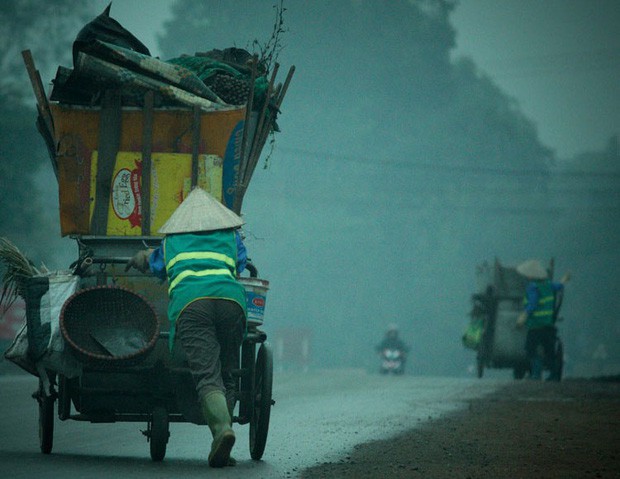 Bức xúc trước chuyện nam sinh xấu hổ vì bố mẹ làm lao công, gia đình quá nghèo, thậm chí còn nói một câu khiến ai đọc cũng phẫn nộ - Ảnh 1. Bức xúc trước chuyện nam sinh xấu hổ vì bố mẹ làm lao công, gia đình quá nghèo, thậm chí còn nói một câu khiến ai đọc cũng phẫn nộ - Ảnh 1.