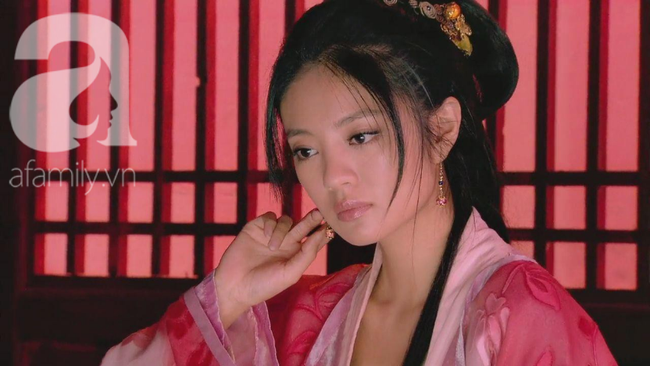 Kỹ nữ đẹp nức tiếng thời Tống, đàn ông đều quỳ gối dưới chân, Hoàng đế yêu điên dại phải đào đường hầm từ cung điện đến lầu xanh để gặp - Ảnh 2. Kỹ nữ đẹp nức tiếng thời Tống, đàn ông đều quỳ gối dưới chân, Hoàng đế yêu điên dại phải đào đường hầm từ cung điện đến lầu xanh để gặp - Ảnh 2.