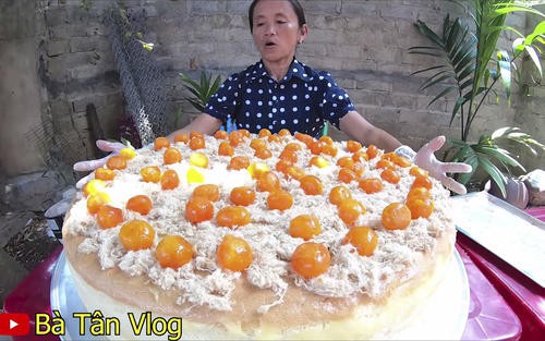 Bà Tân Vlog lại bị dân mạng la ó vì quảng cáo bất chấp, nấu nồi đuôi bò đã hầm đủ thứ gia vị lại còn cho thêm cả loại sữa này!? - Ảnh 4.