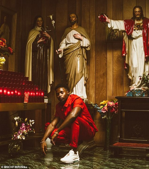 Nike tung mẫu giày được quảng cáo có chứa Nước Thánh với giá 70 triệu/đôi và bán hết veo chỉ trong vài giờ lên kệ - Ảnh 9.