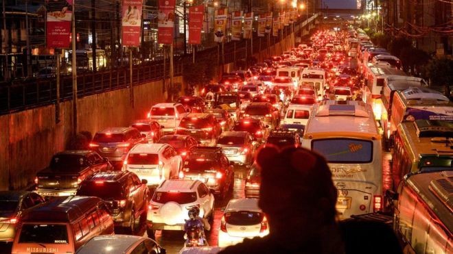 Người dân nghẹt thở đến phát điên vì cảnh tắc đường tới đỉnh điểm ở thành phố đông dân bậc nhất thế giới - Ảnh 1.