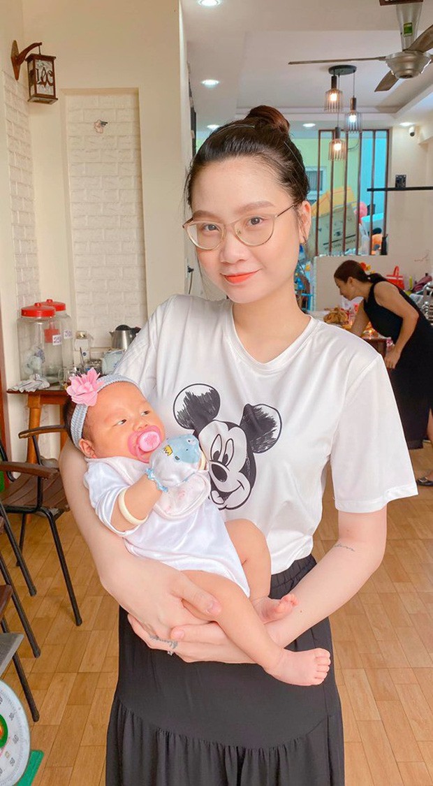 Thảm họa mua hàng online không chừa một ai: Đặt mua khăn màu xám đám mây, hot mom triệu followers Thanh Trần nhận ngay hồng mộng mơ - Ảnh 4.