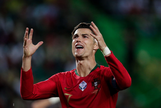 Ronaldo đánh dấu bàn thắng thứ 699 theo phong cách khiến tất cả phải bất ngờ - Ảnh 1.