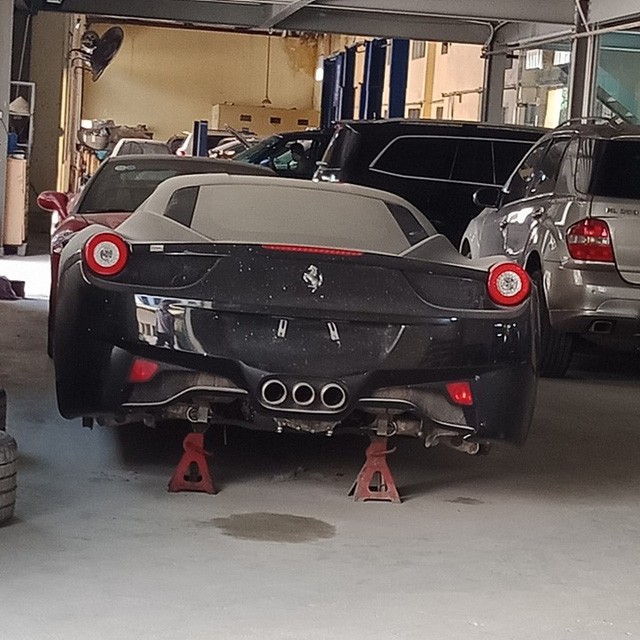 Xót xa bộ đôi Lamborghini Murcielago và Ferrari 458 Italia phủ bụi tại Hà Nội - Ảnh 5.