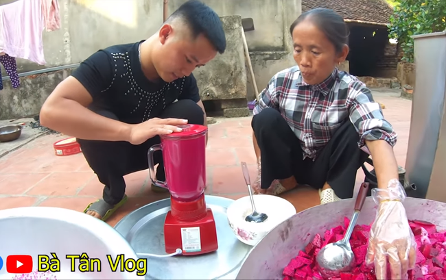 Hì hục làm que kem khổng lồ 60kg từ thanh long ruột đỏ, bà Tân Vlog lại bị bắt lỗi đủ thứ, còn bị dân mạng hỏi khó, chê không có tính giáo dục - Ảnh 3.