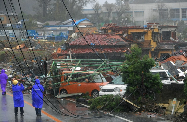 Những hình ảnh thể hiện sức tàn phá kinh khủng của siêu bão Hagibis khi nó còn chưa chính thức đổ bộ vào Nhật Bản - Ảnh 12.