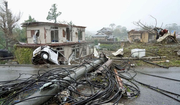 Những hình ảnh thể hiện sức tàn phá kinh khủng của siêu bão Hagibis khi nó còn chưa chính thức đổ bộ vào Nhật Bản - Ảnh 16.