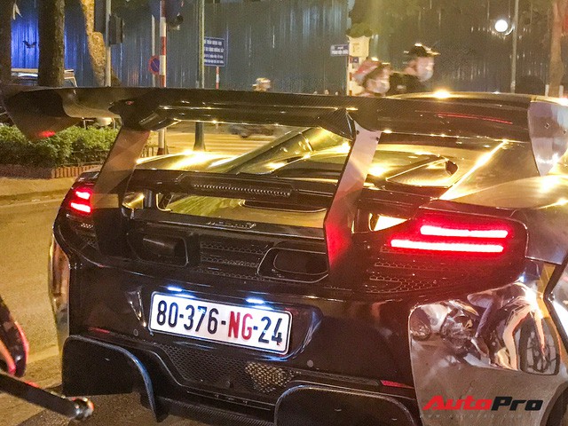 Đại gia Dương Kon chở con đi dạo phố Hà Nội bằng siêu xe McLaren 650S Spider Liberty Walk độc nhất Việt Nam - Ảnh 4.