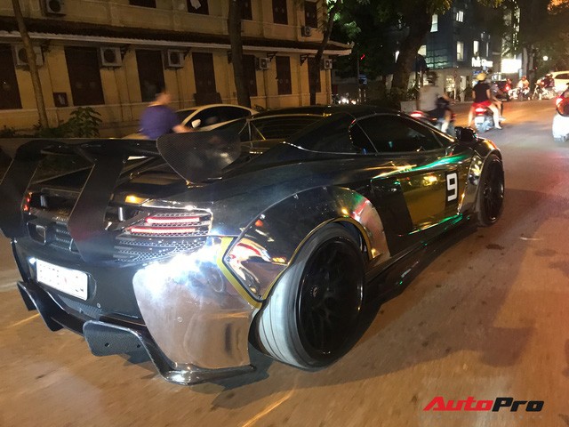 Đại gia Dương Kon chở con đi dạo phố Hà Nội bằng siêu xe McLaren 650S Spider Liberty Walk độc nhất Việt Nam - Ảnh 6.