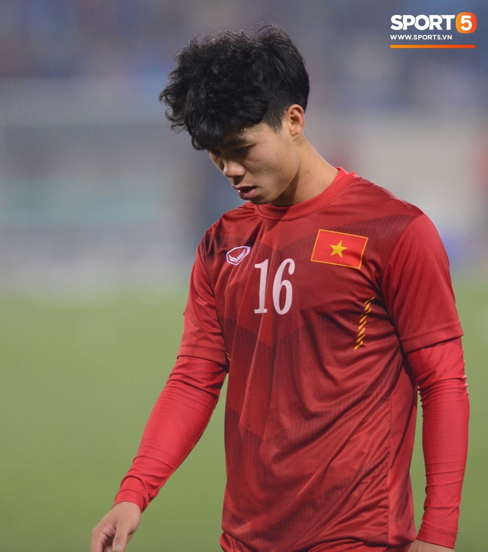 Mặc dù đã rất nỗ lực, tuyển Việt Nam của Xuân Trường vẫn phải chấp nhận thất bại trước Indonesia. Nhưng hãy cùng xem những hình ảnh đầy xúc động của các cầu thủ Việt Nam sau trận đấu, khi họ không kìm được nước mắt.