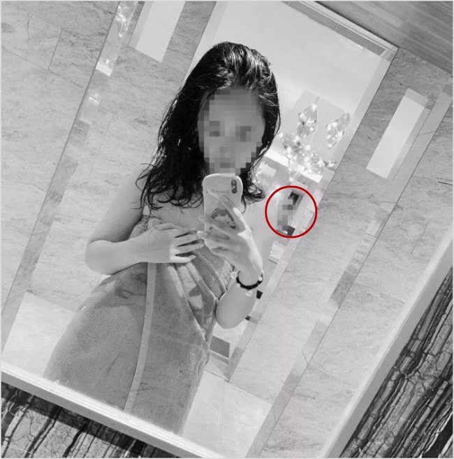 Đăng ảnh tự sướng trong nhà tắm công cộng, cô gái bị cộng đồng mạng lên án vì chi tiết gây phẫn nộ này - Ảnh 1.