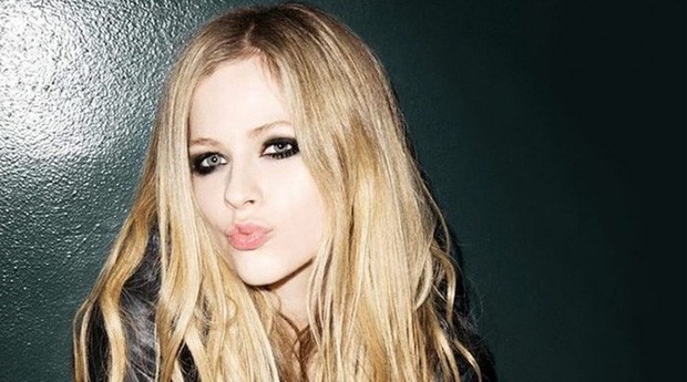 Vô tình trùng số điện thoại với nữ ca sĩ Avril Lavigne, thanh niên kêu cứu với dân mạng vì bị khủng bố mỗi ngày - Ảnh 1.