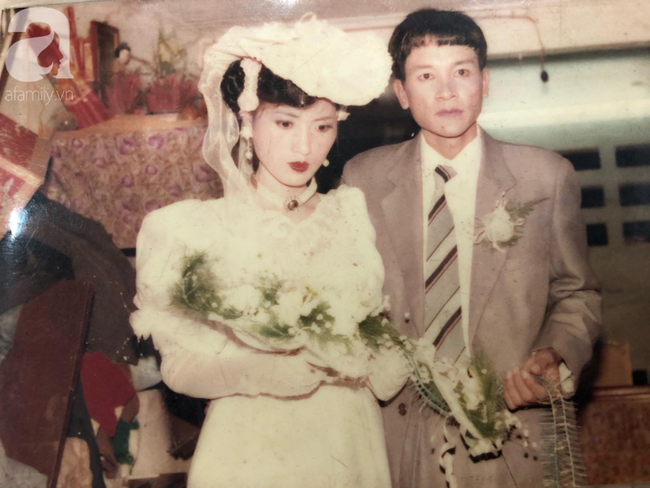 Chuyện tình bất ngờ của cô Hoa khôi Hải Dương đẹp nức tiếng và tấm ảnh cưới 29 năm trước cũng chứa đựng cả câu chuyện dài - Ảnh 2.