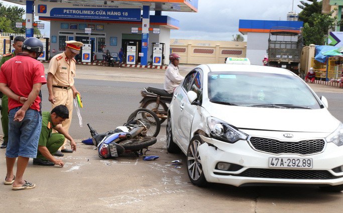 Nghi vấn xe công an truy đuổi khiến 2 học sinh bị tai nạn: Lời kể từ hiện trường