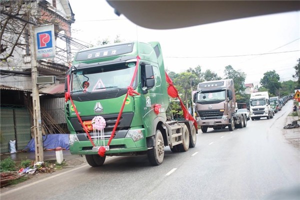 Màn rước dâu sáng tạo cực đỉnh khiến cả phố ai cũng phải ngoái nhìn vì độ bá đạo của cô dâu chú rể - Ảnh 7.