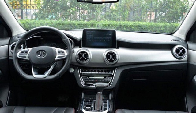 SUV Trung Quốc chốt giá ngang Toyota Vios số sàn, nhiều khách Việt ‘chê’ trang bị chưa xứng - Ảnh 2.